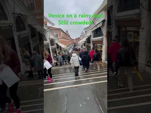 @ILoveYouVenice  Venice on a rainy day! Still crowded.